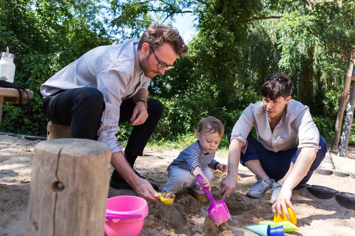 “Il Governo ci odia”, Arcigay Catania su stop a riconoscimento figli di coppie arcobaleno