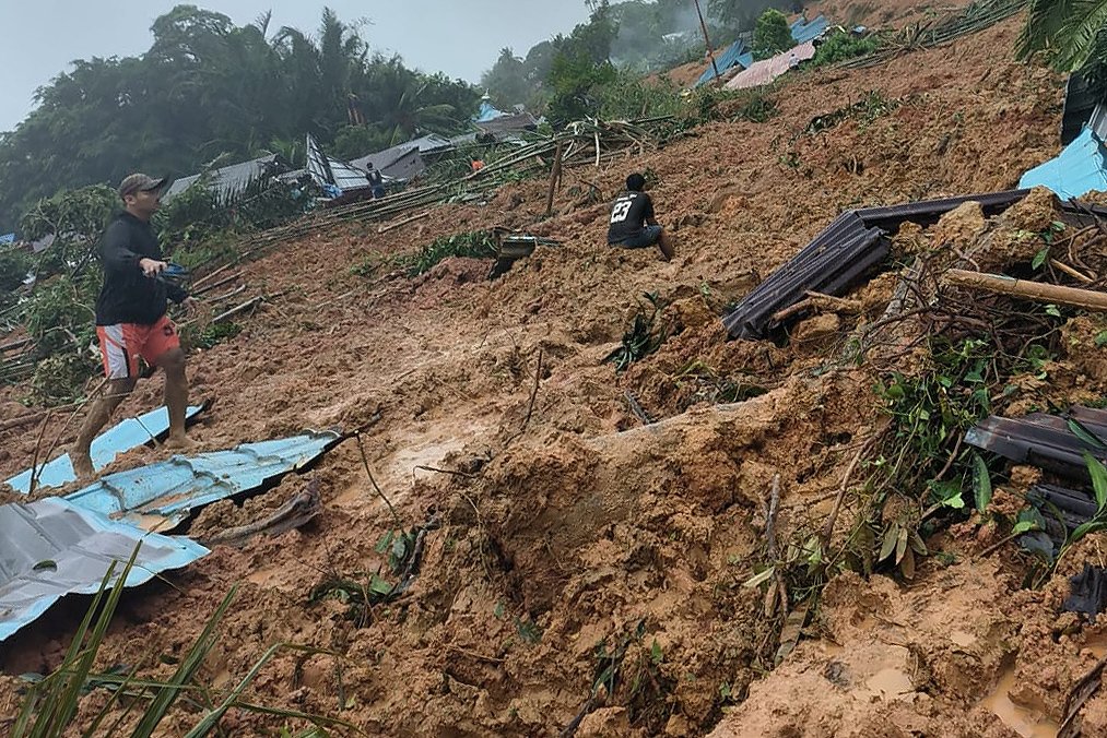 Frana in Indonesia, si aggrava il bilancio: almeno 30 morti