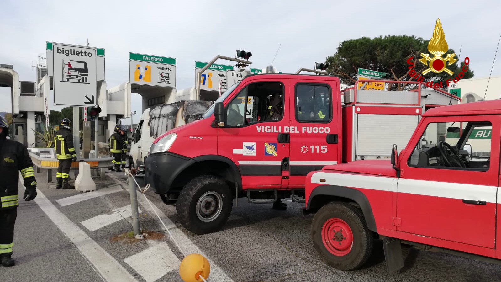 Paura sull’A20, a fuoco furgone con materiale elettrico