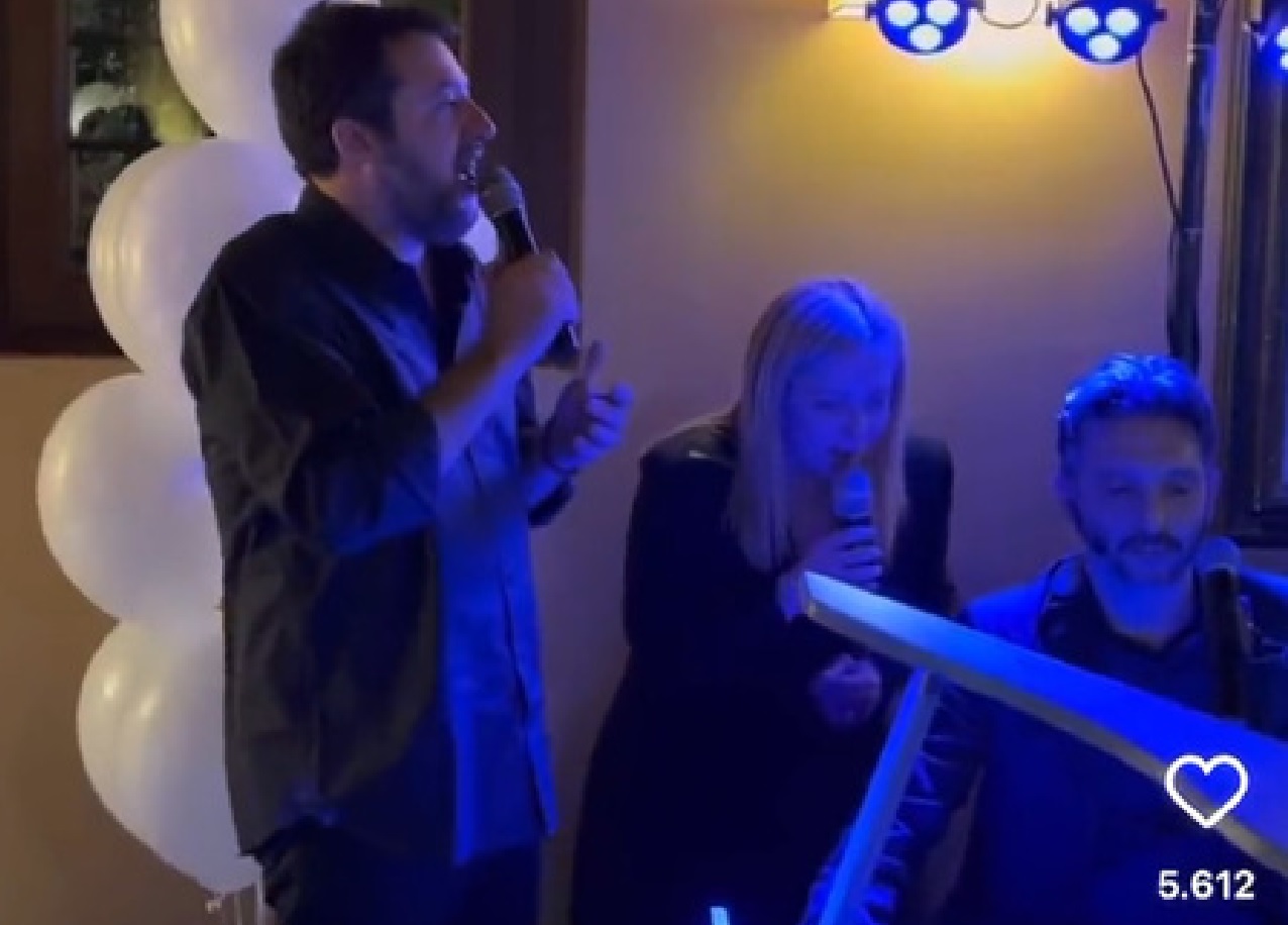 Compleanno 50 anni di Salvini, il duetto al karaoke con Giorgia Meloni, il Video