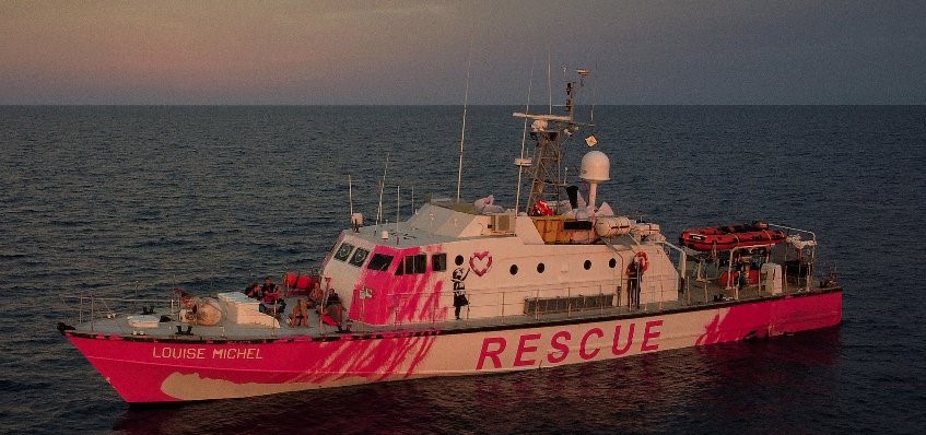 Lampedusa, la nave di Bansky in stato di fermo nel porto dell’isola