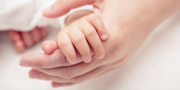 Assegno maternità, ecco i nuovi importi per il 2023