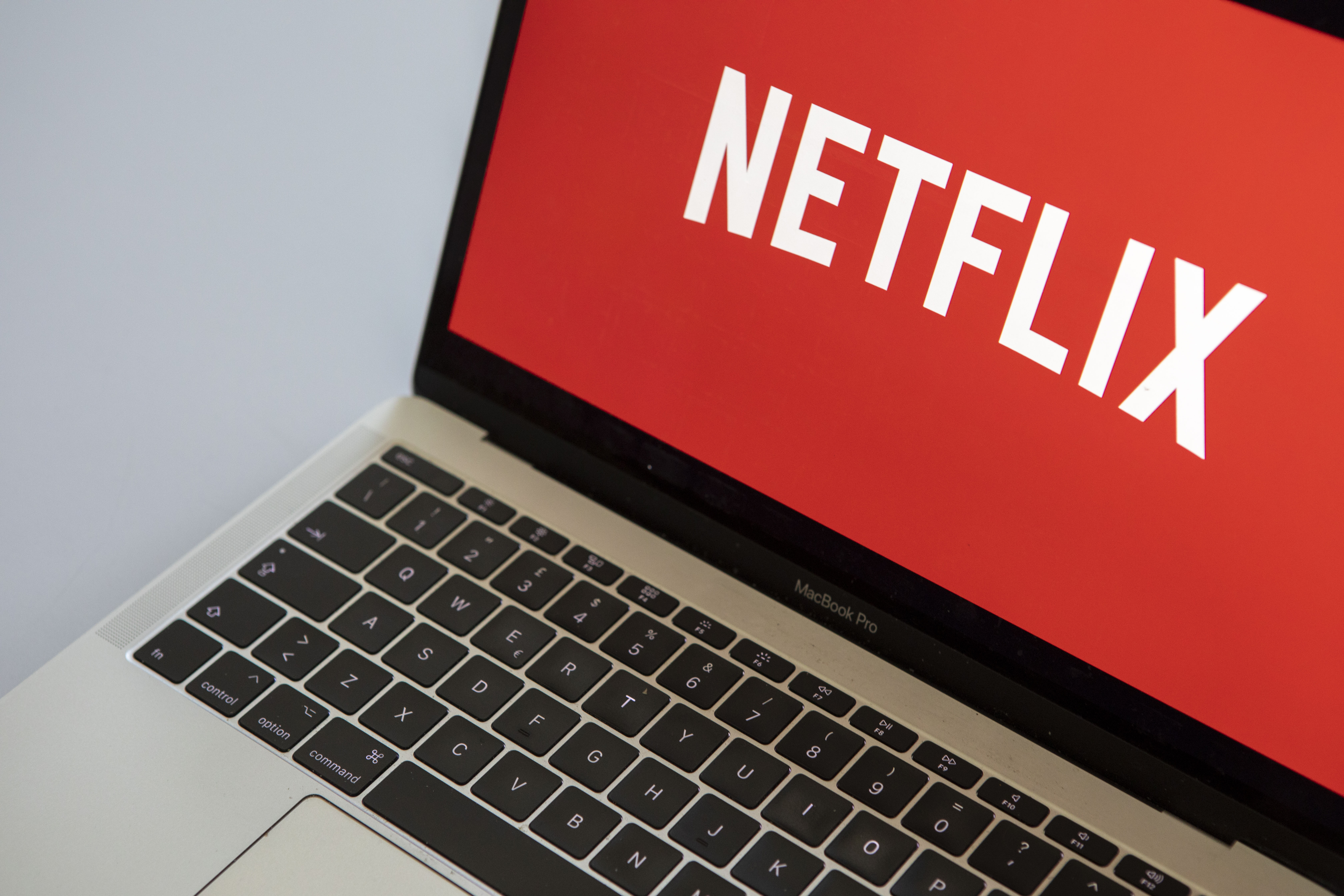 Piattaforme streaming, 3 italiani su 5 favorevoli ad abbonamenti con pubblicità