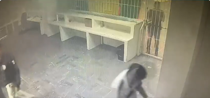 Incendio fa strage di migranti, video mostra gli agenti che non intervengono