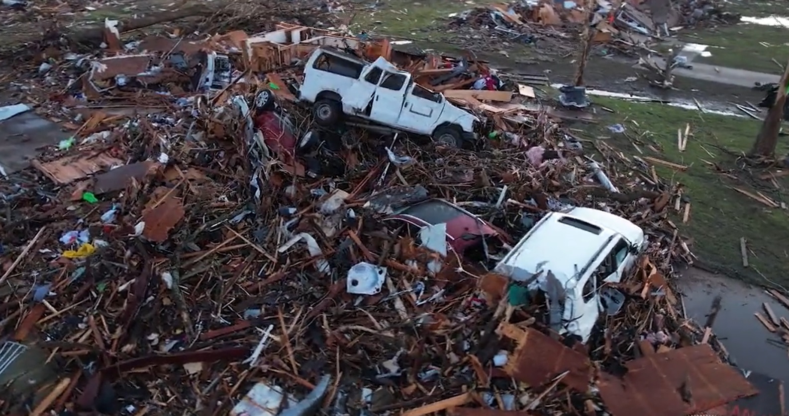 Tornado negli USA, le immagini della distruzione nel Mississippi, sale il numero delle vittime