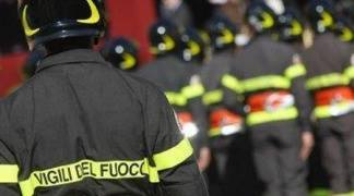 Sfonda parapetto e finisce nel fiume con l’auto: recuperato cadavere del conducente