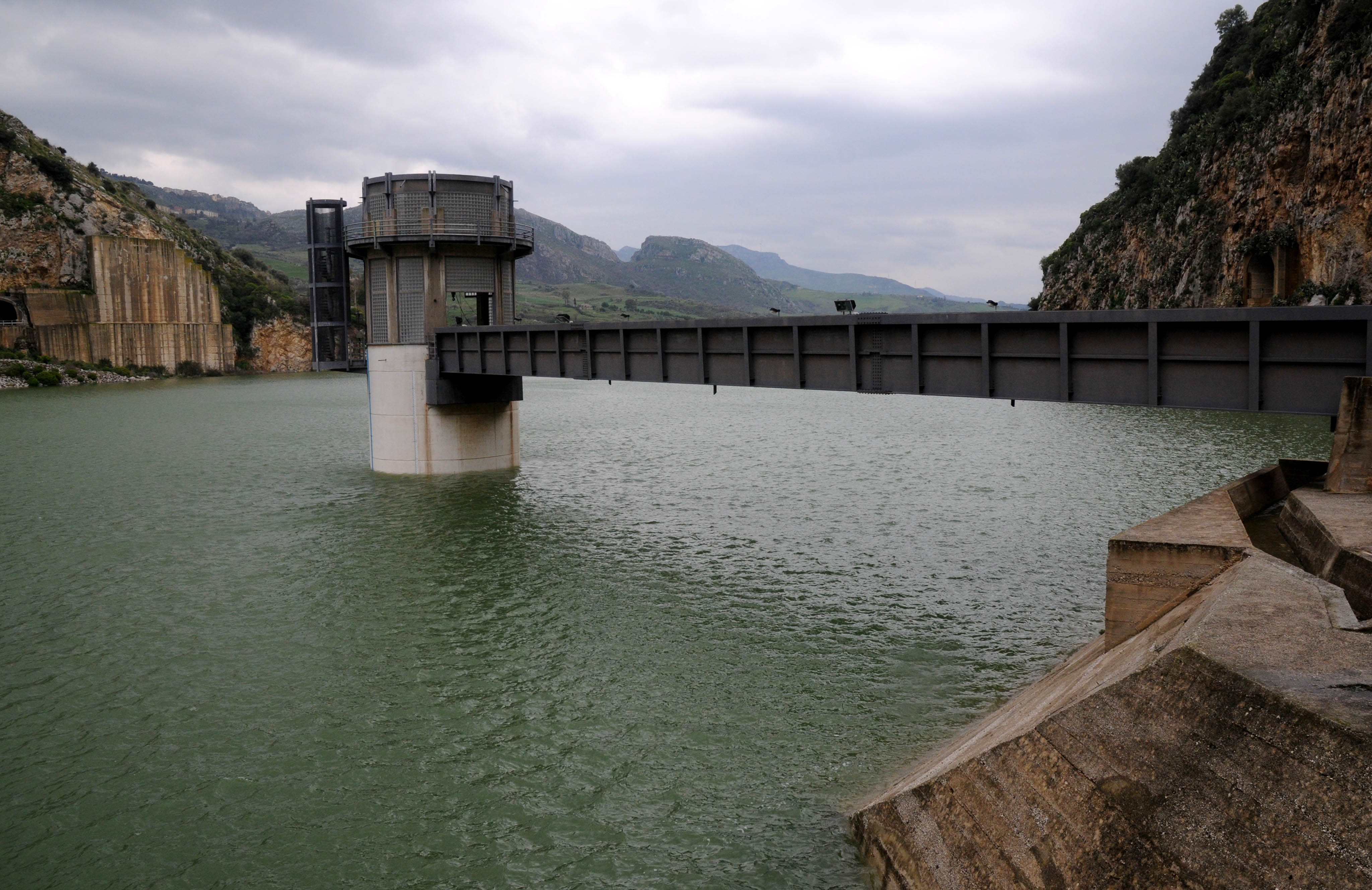 Caltanissetta, il paradosso dell’acqua tra dighe e fondi inutilizzati
