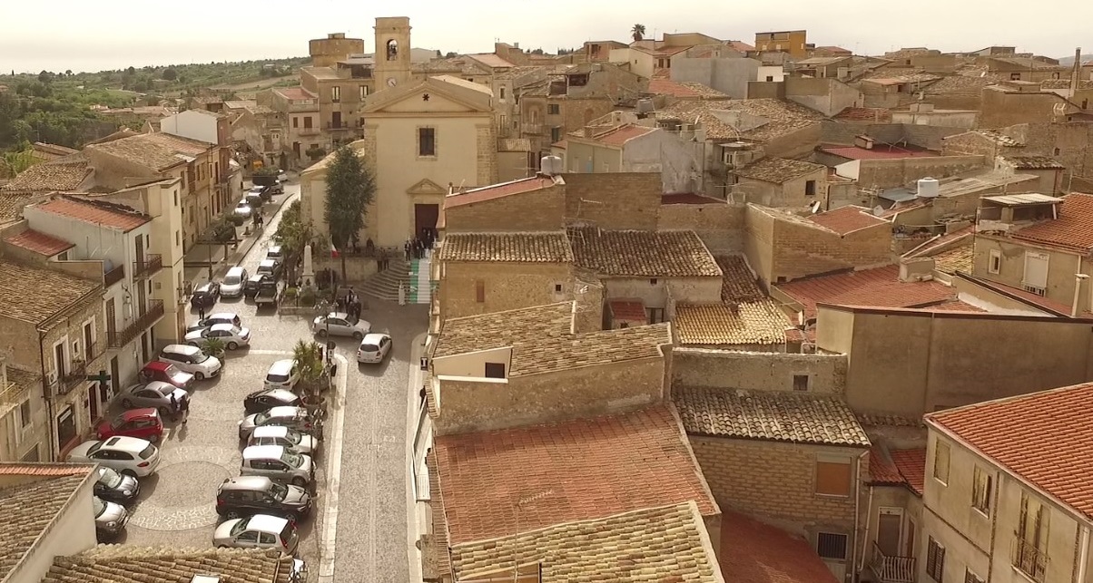 È corsa a tre per il Comune di Castrofilippo