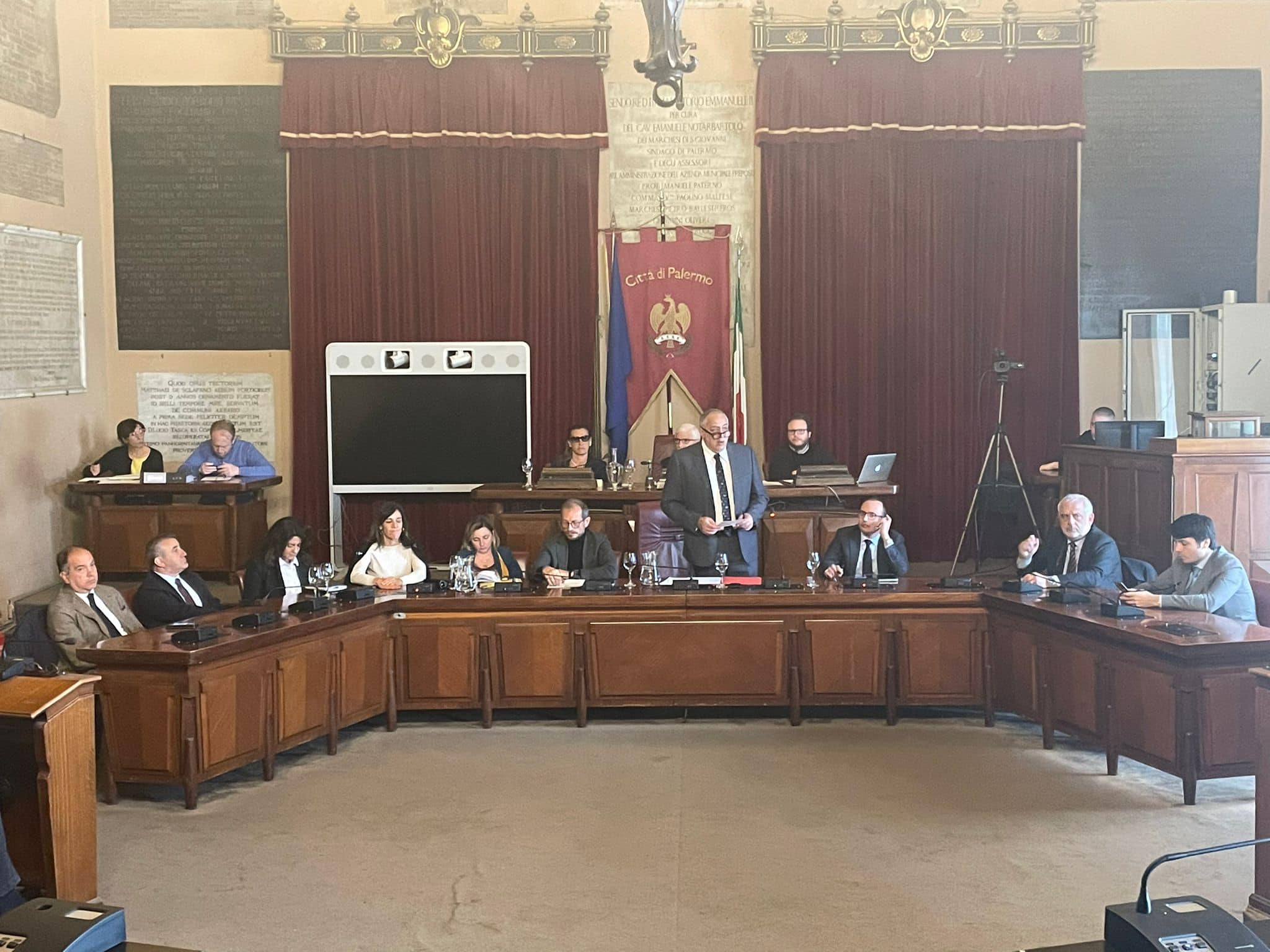 Palermo, tanti problemi ma niente aumento delle tasse