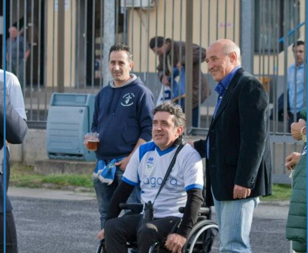 Ex calciatore malato di SLA pestato a calci e pugni da un papà durante partita giovanili