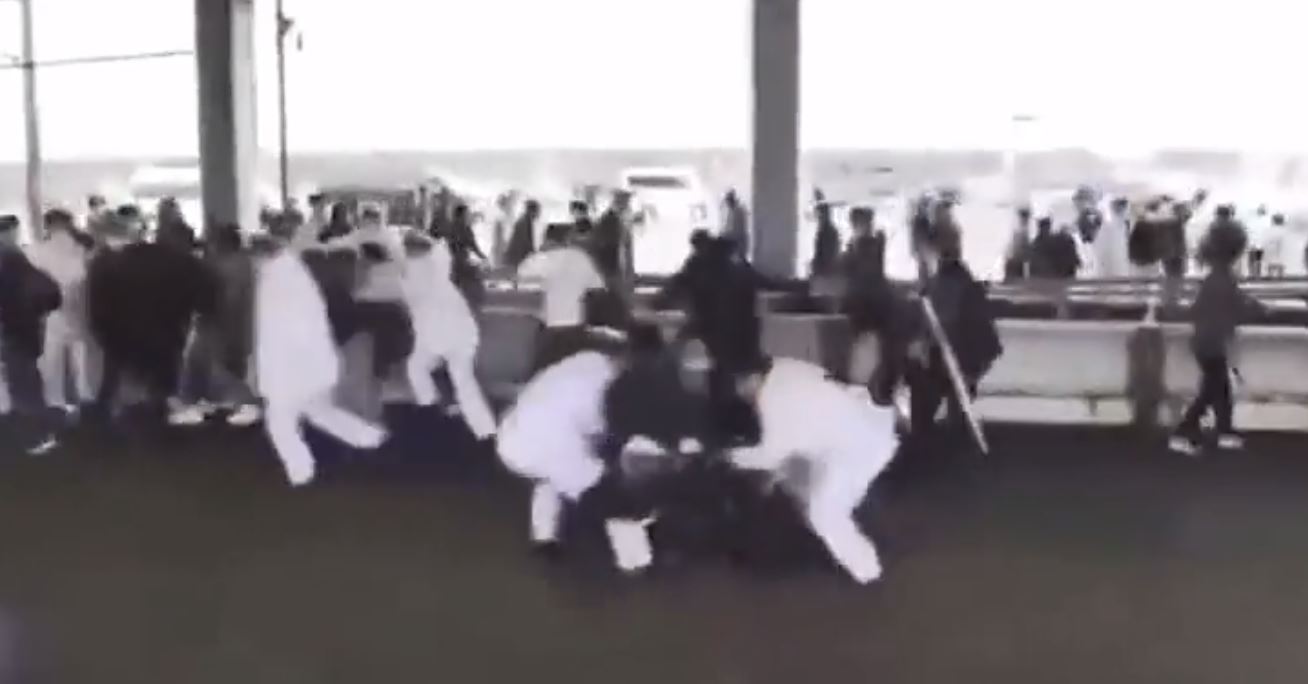 Bomba fumogena sul palco, attentato contro il Primo Ministro Fumio Kishida