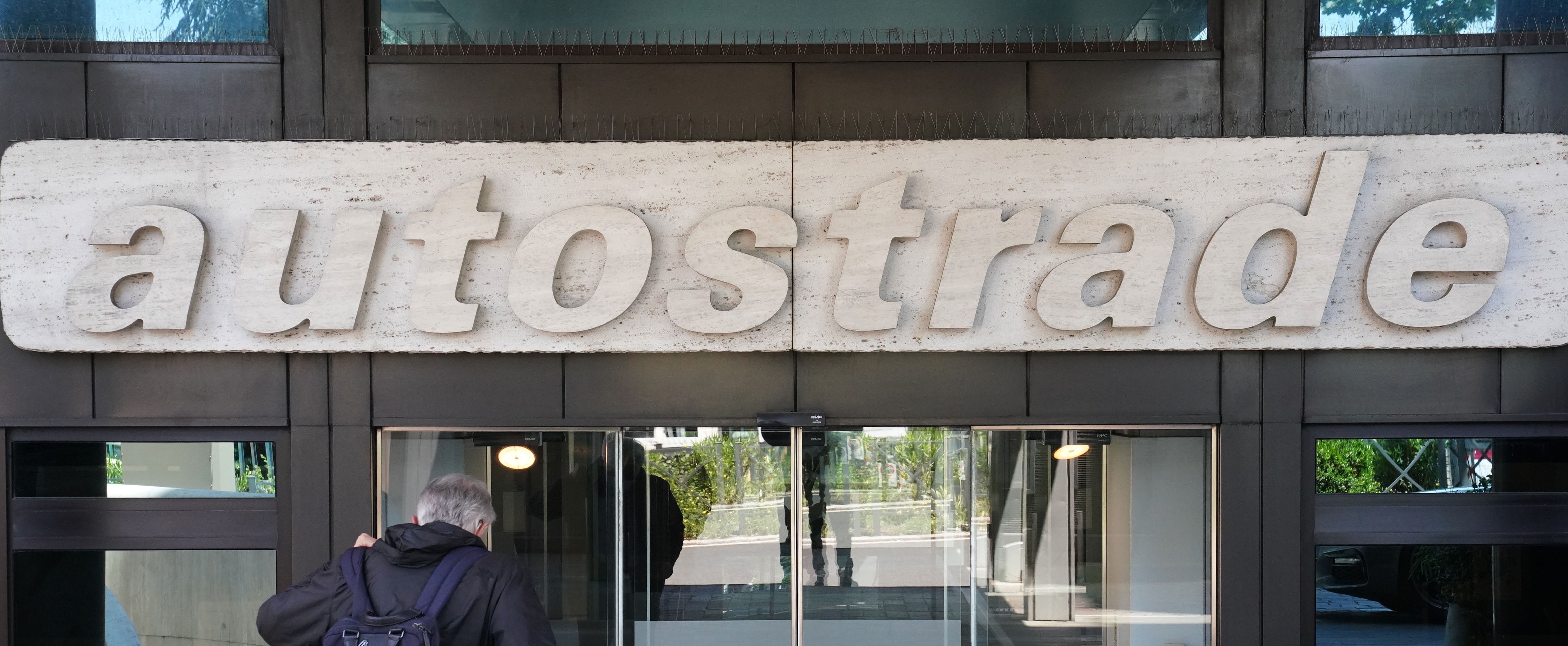 Lavoro, nuove opportunità da Autostrade per l’Italia: ecco come candidarsi