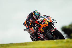 MotoGP, Binder trionfa nella Sprint di Jerez: Bagnaia 2° davanti a Miller