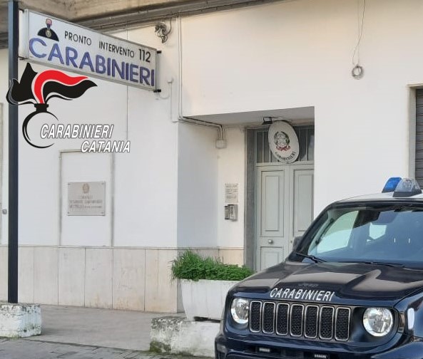 Militello in Val di Catania, accecato dalla gelosia perseguita ex compagna: arrestato 55enne Militello in Val di Catania, accecato dalla gelosia perseguita ex compagna: arrestato 55enne