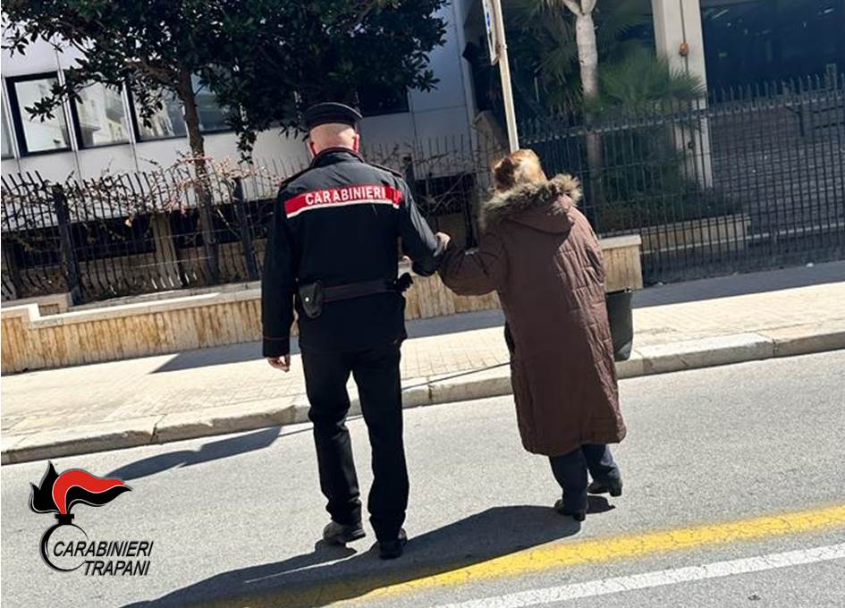 Scomparsa anziana malata di Alzheimer, ritrovata in stato confusionale dai carabinieri