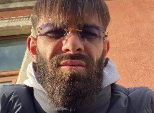 Pistole, droga e petardi in casa: i dettagli dell’arresto dell’uomo che si era barricato a Librino