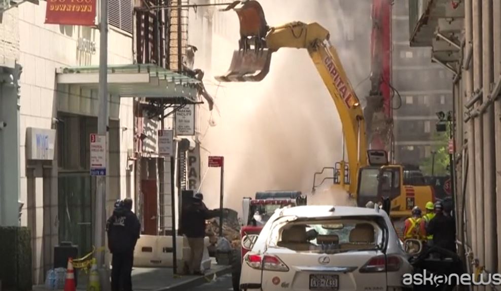 Il boato e la tragedia, crolla parcheggio multipiano a Manhattan – VIDEO