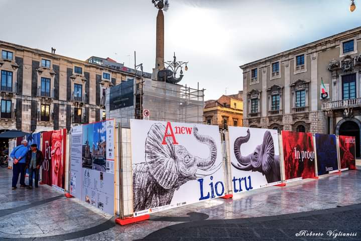 Catania, restauro fontana dell’Elefante: attorno pannelli del maestro di Street Art