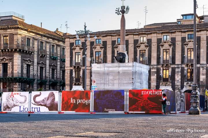 Catania, restauro fontana dell’Elefante: attorno pannelli del maestro di Street Art