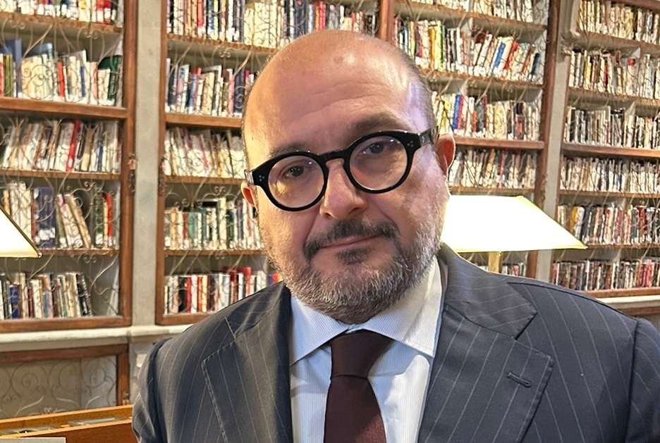 Sangiuliano fa una figuraccia al Premio Strega 2023 in qualità di giurato: il video