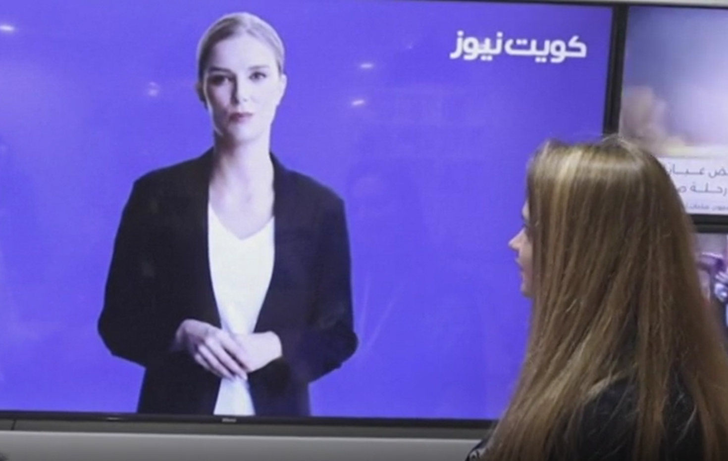 Capelli lunghi e biondi scoperti: ecco “Fedha”, la presentatrice generata con l’IA