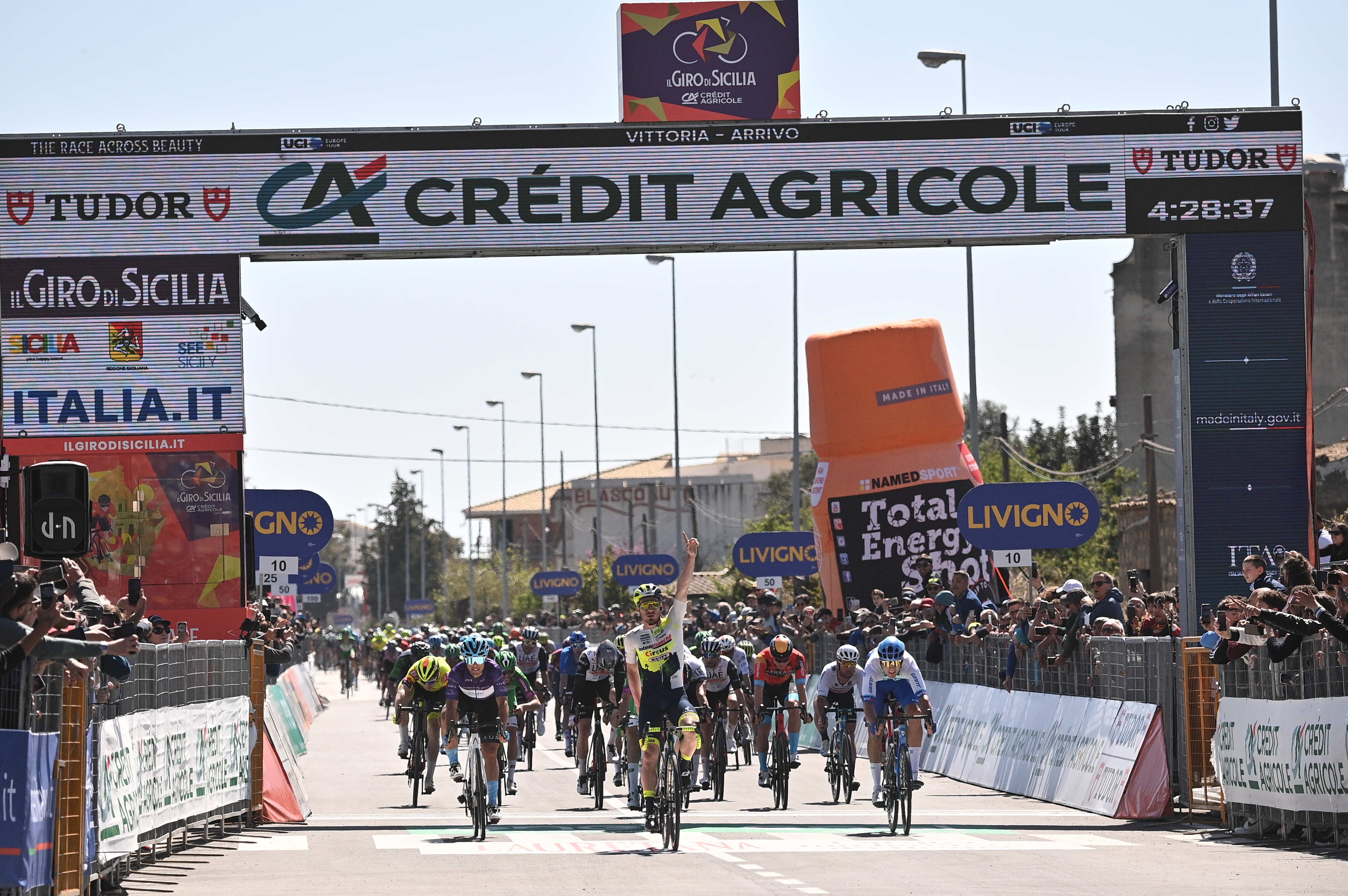 Giro di Sicilia, a Vittoria successo per Niccolò Bonifazio: Fisher-Black rimane leader