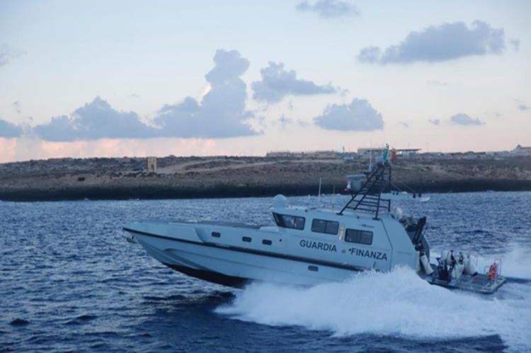 Palermo, la Guardia di Finanza denuncia un falso comandante e un intero equipaggio di un peschereccio