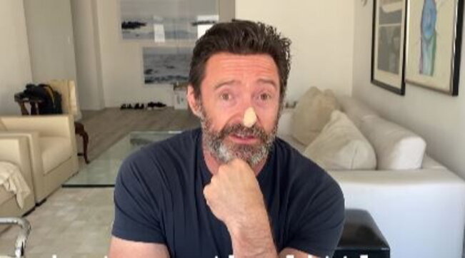 Hugh Jackman, biopsia per paura di nuovi tumori: “Proteggetevi”