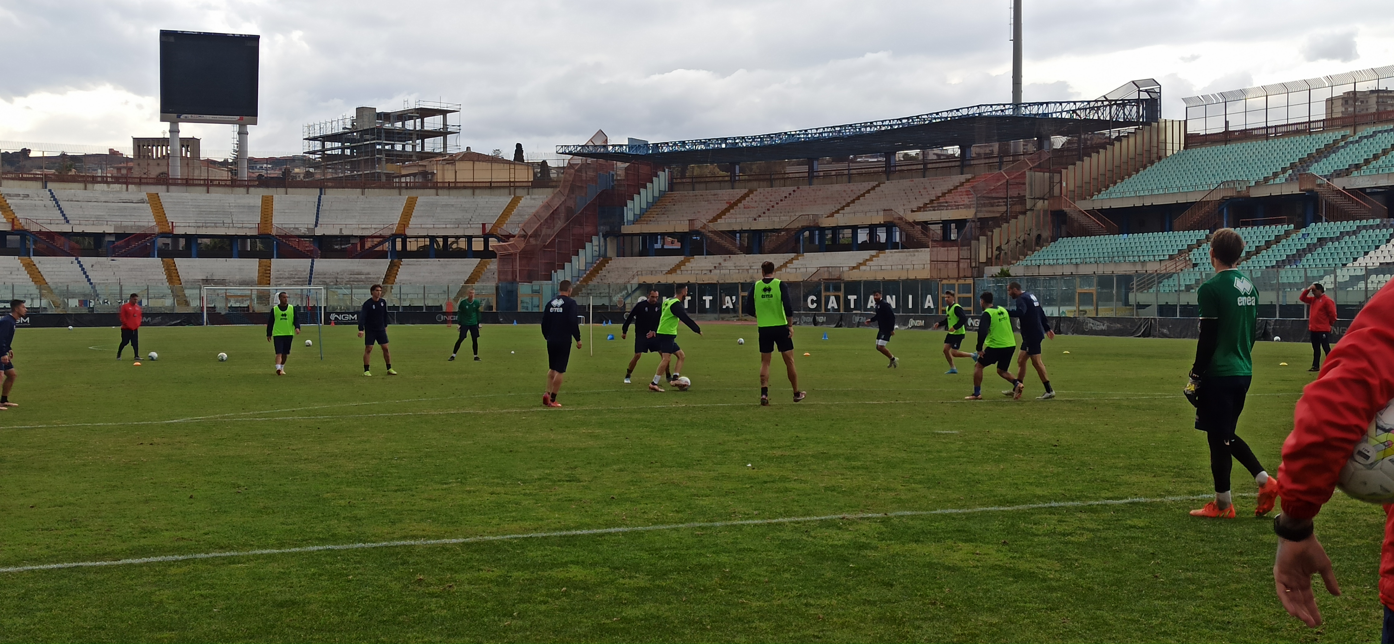 Catania, seduta sotto la pioggia al “Massimino”. E Litteri parla del suo futuro