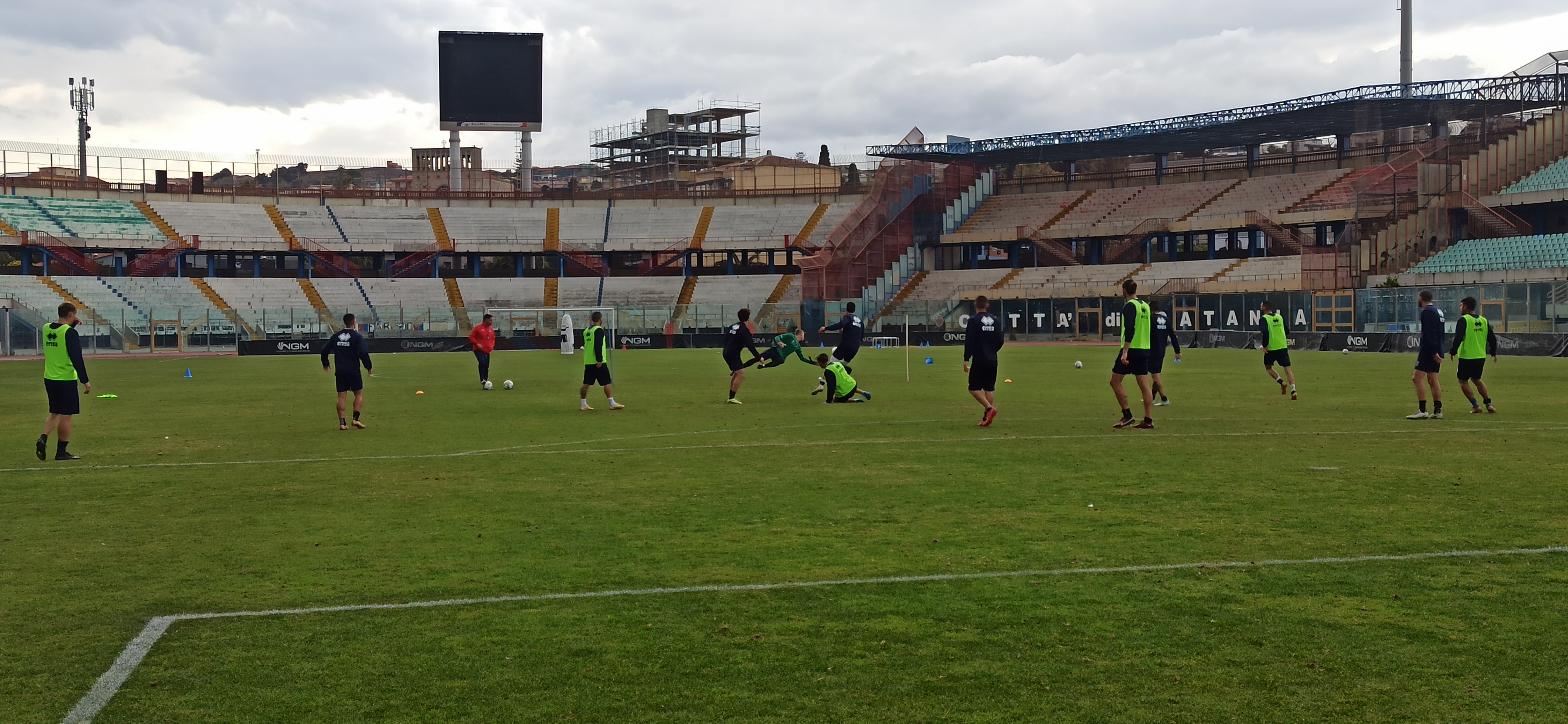 Catania, seduta sotto la pioggia al “Massimino”. E Litteri parla del suo futuro