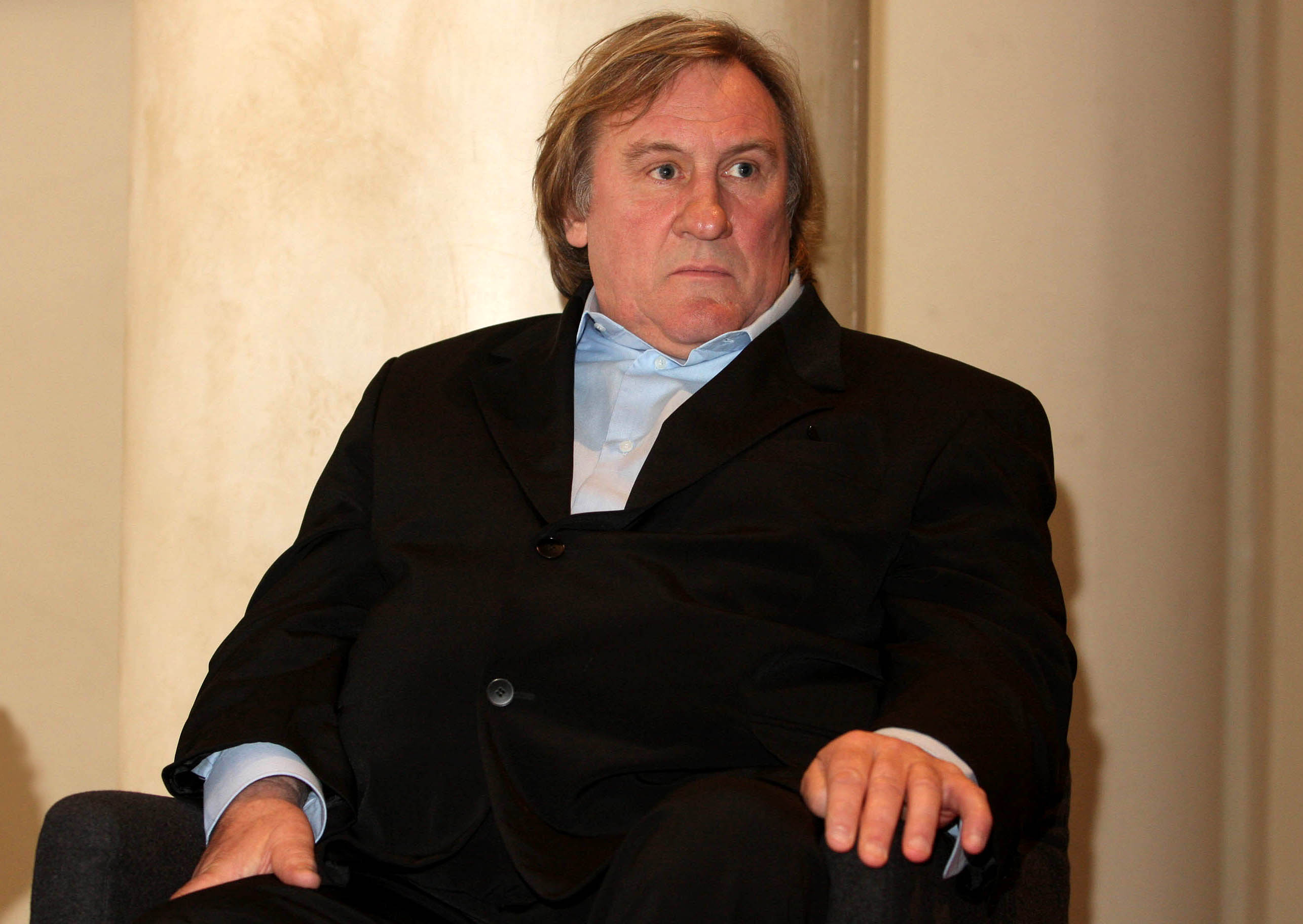 Gérard Depardieu, 18 mesi per violenza sessuale: condannato il francese