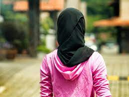 Iran, arrivano le telecamere per identificare le donne senza velo