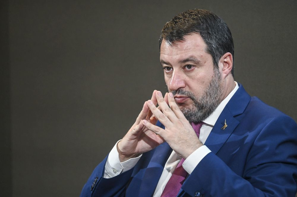 Salvini firma decreto, 2 milioni per demolire 40 abusi edilizi: 10 in Sicilia