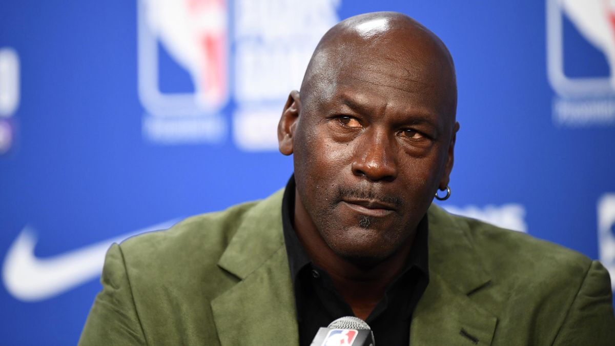Michael Jordan da record: suo paio di scarpe venduto all’asta per 2,2 milioni di dollari