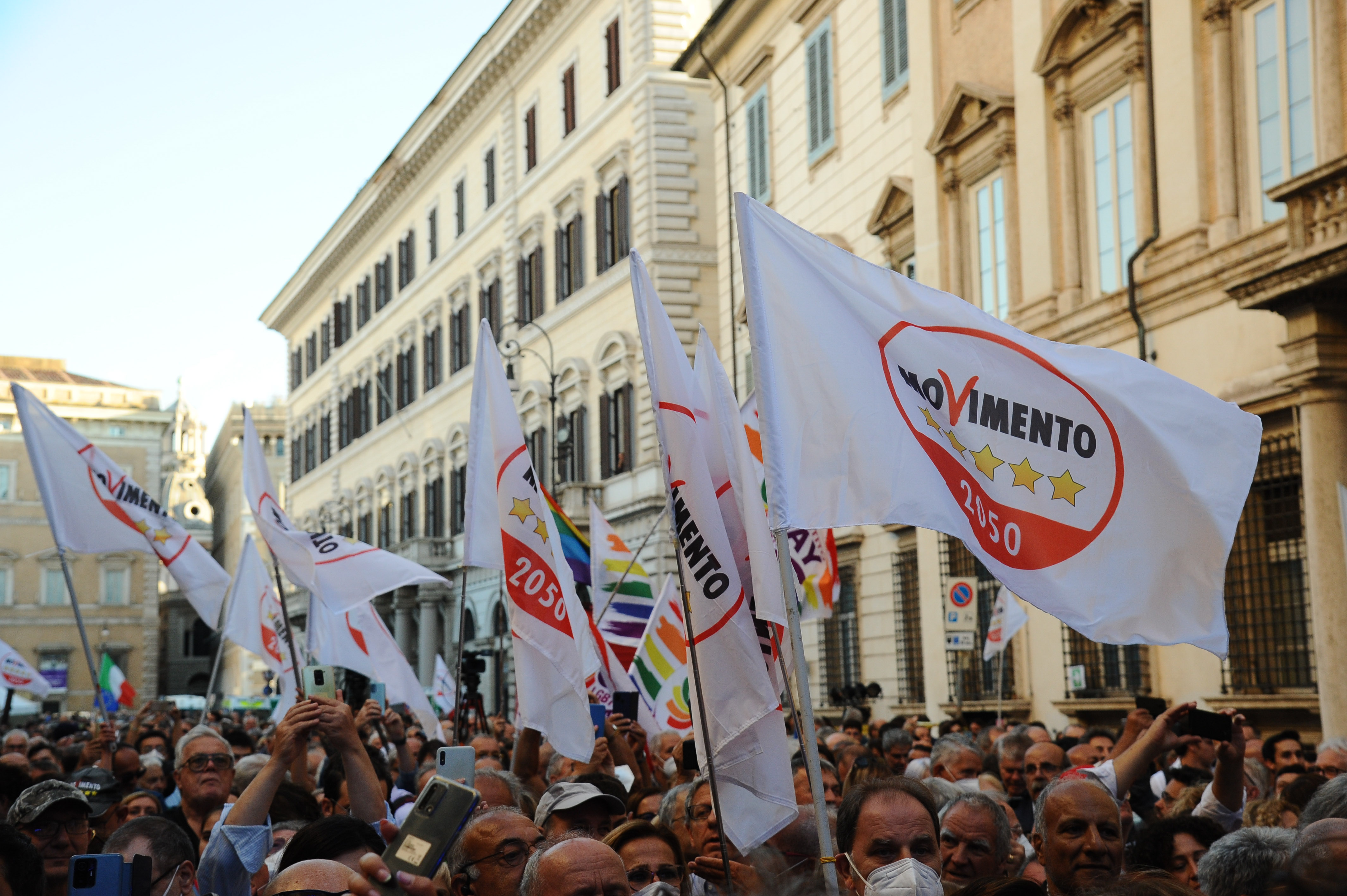 Il M5s risponde a Cancelleri: “Era più onesto dire ‘Sono cambiato'”