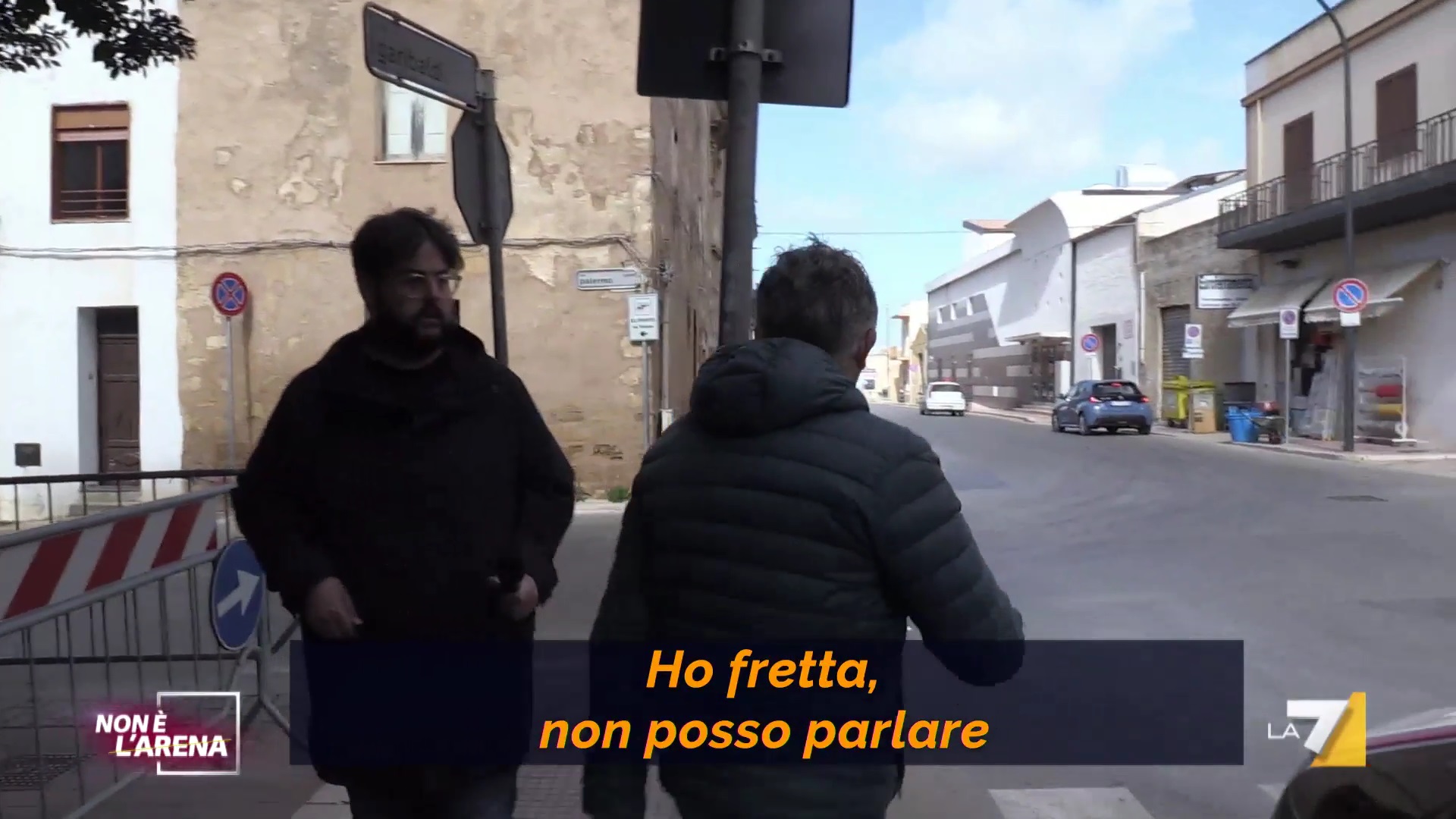 Messina Denaro, a Campobello vietato nominare il boss: “Non posso parlare”, la paura finisce in tv