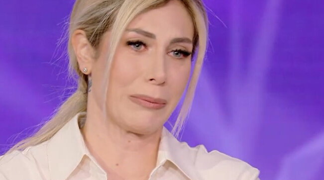 Paola Caruso e la malattia del figlio: “Operazione unica soluzione per farlo tornare a camminare”