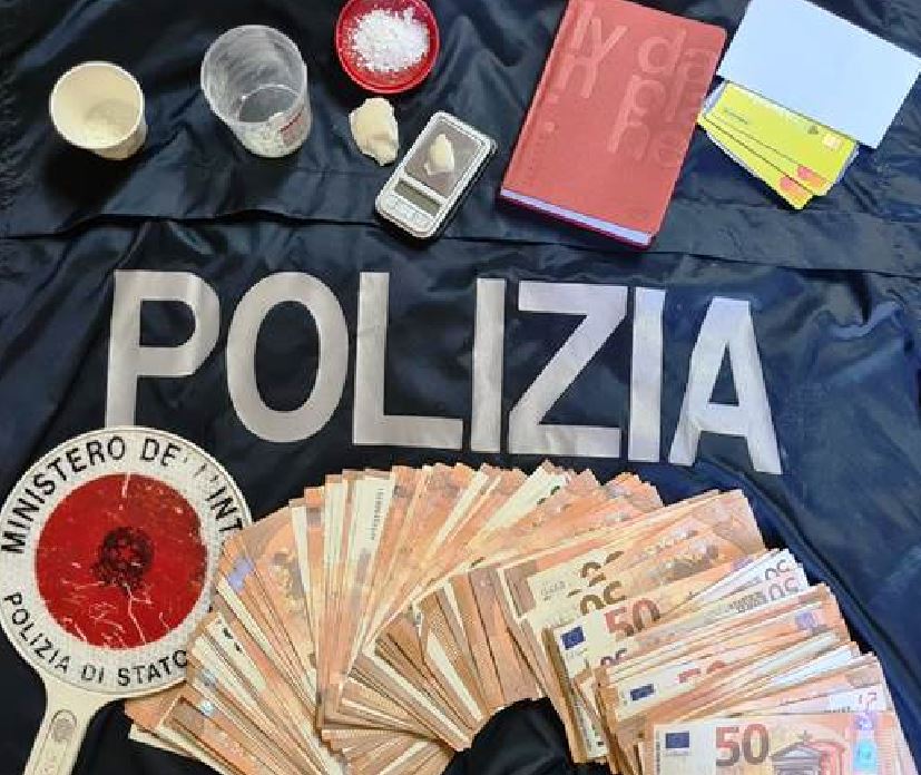 Il “libro mastro” e le carte del RdC come “garanzia” per la droga: denunciata donna