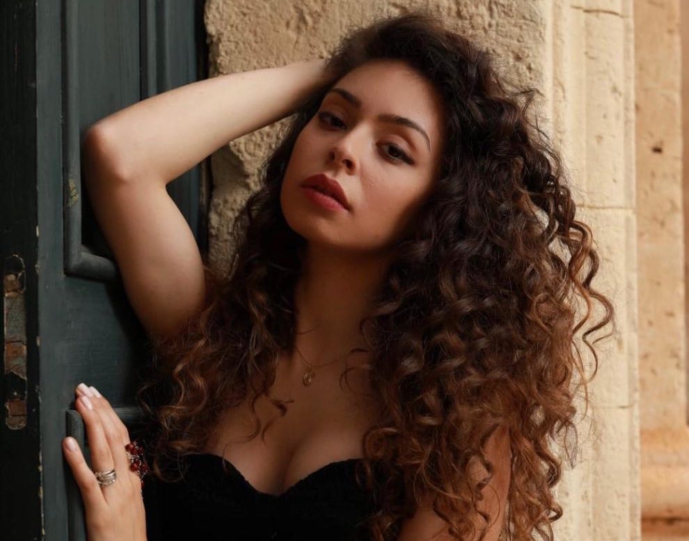 Rosanna Sapia, dalla passerella a “Il commissario Ricciardi”: “Per il cinema servono studio e amore” Rosanna Sapia, dalla passerella a “Il commissario Ricciardi”: “Per il cinema servono studio e amore”