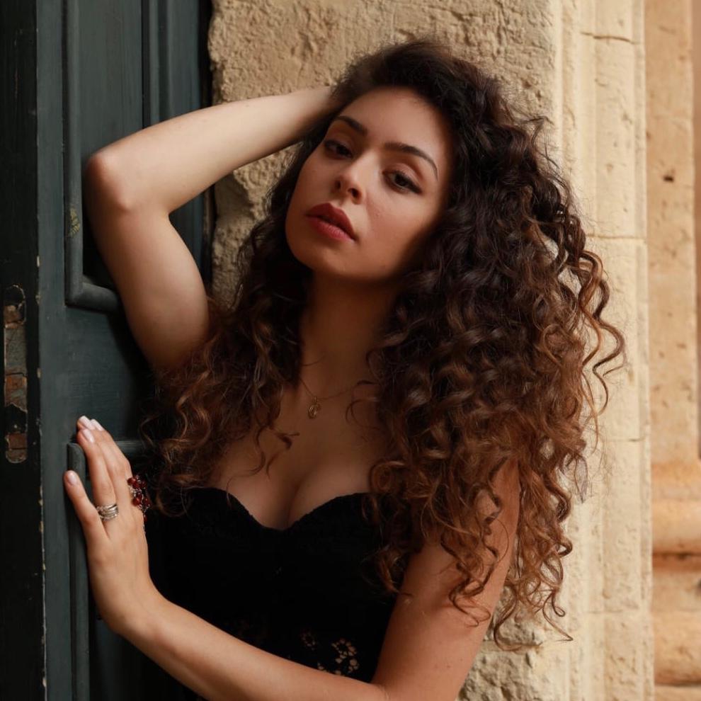 Rosanna Sapia, dalla passerella a “Il commissario Ricciardi”: “Per il cinema servono studio e amore”