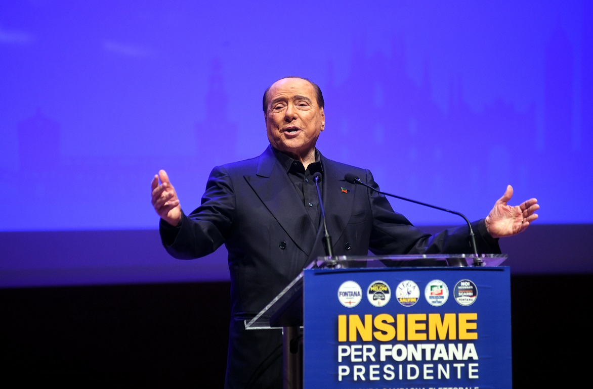 Il lutto nazionale per Berlusconi, giusto o no? L’Italia si ferma e la scelta diventa un caso