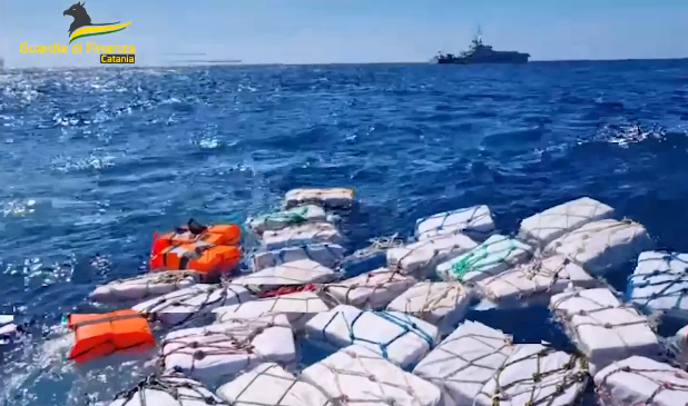 Un “mare” di droga al largo della Sicilia, sequestrate 2 tonnellate di cocaina
