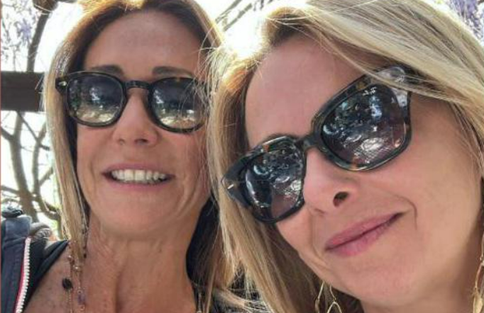 Meloni posta foto con sorella Arianna: “Insieme a testa alta”
