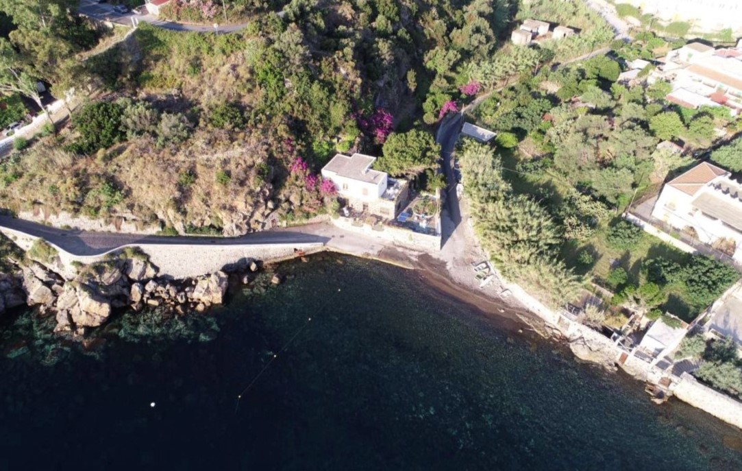 in gara interventi sulla spiaggia di Portinente a Lipari (5)