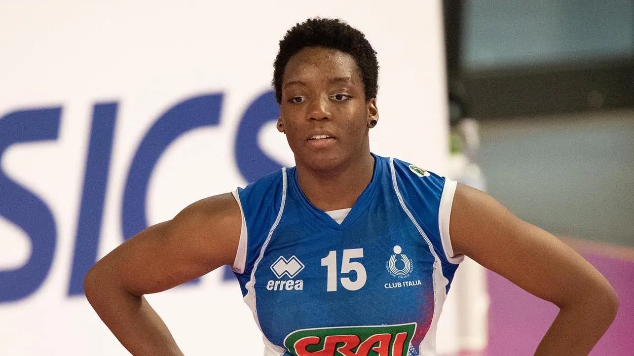 Julia Ituma, a Milano i funerali della pallavolista: commozione e lacrime