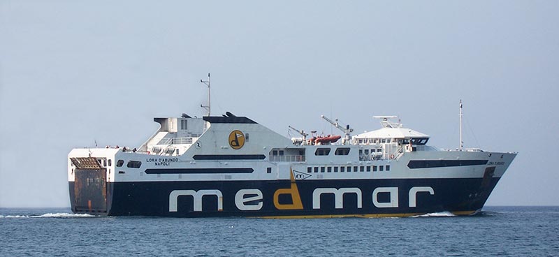 Tragedia a bordo del traghetto: passeggero trovato senza vita