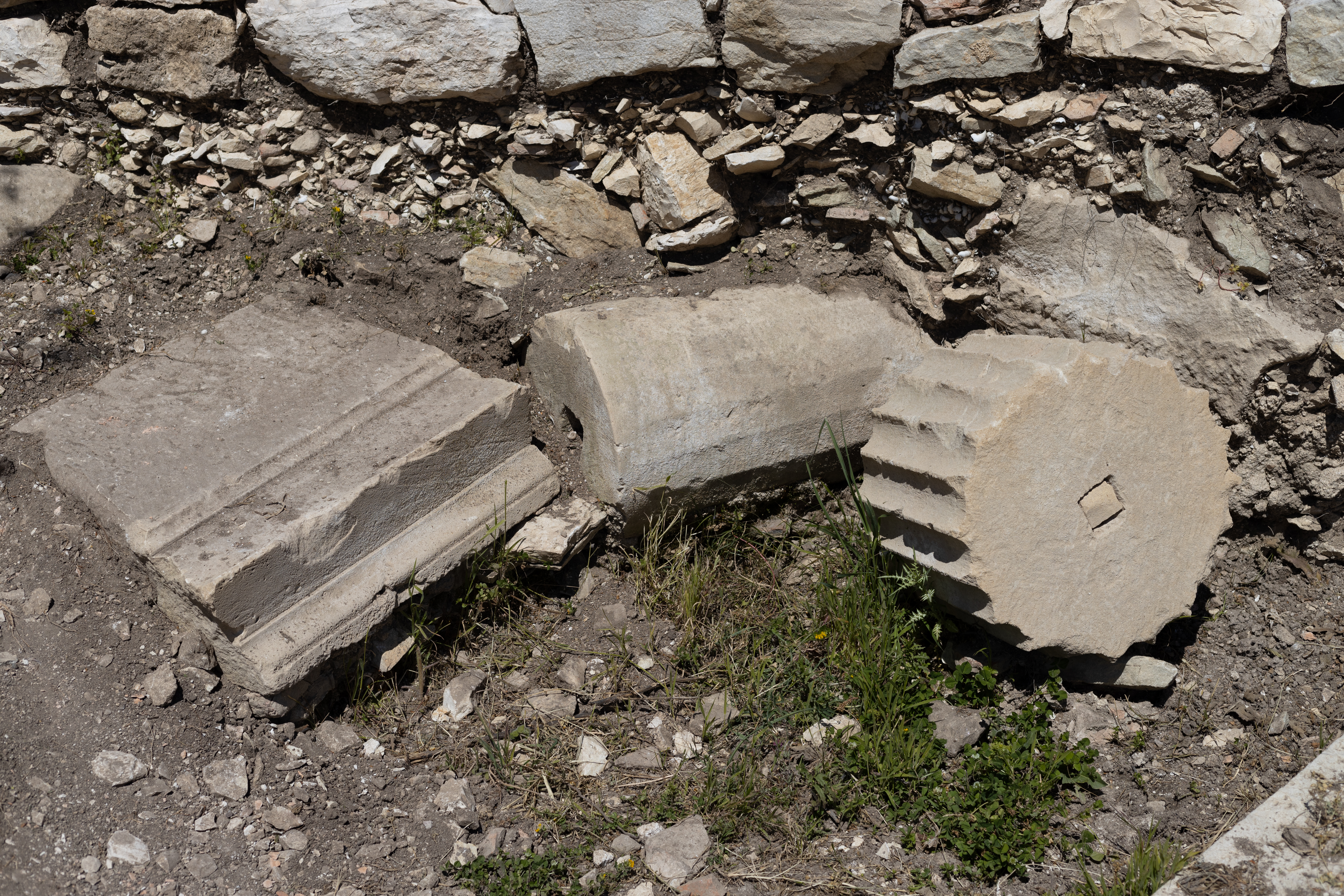Archeologia, scoperta la strada lastricata dell’antica Segesta