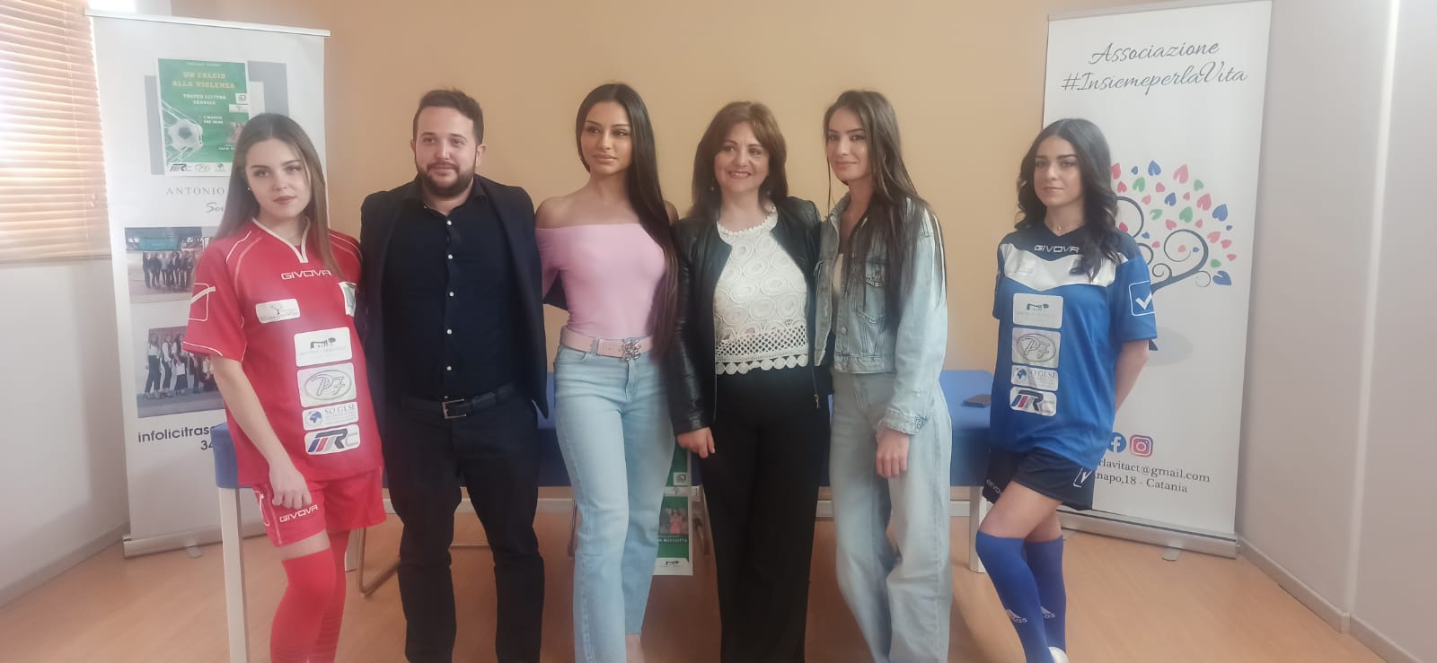 “Un calcio alla violenza”: presentata la partita di solidarietà per dire no ai maltrattamenti sulle donne