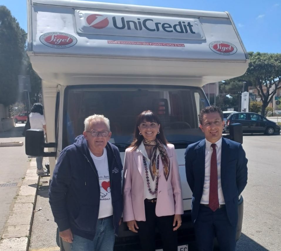 Marsala, UniCredit dona Camper sanitario Marsala, UniCredit dona Camper sanitario