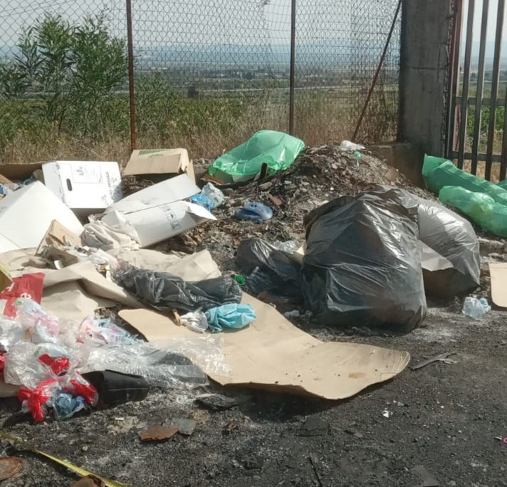 Rifiuti Catania, da San Cristoforo a Librino va di moda “il lancio del sacchetto”